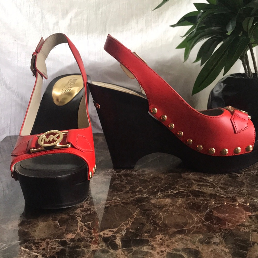 Beautiful MICHAEL KORS wooden wedges